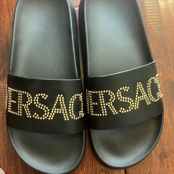 Versace STUDDED VERSACE LOGO pool slides size 40. Worn once almost perfect - Picture 5 of 5